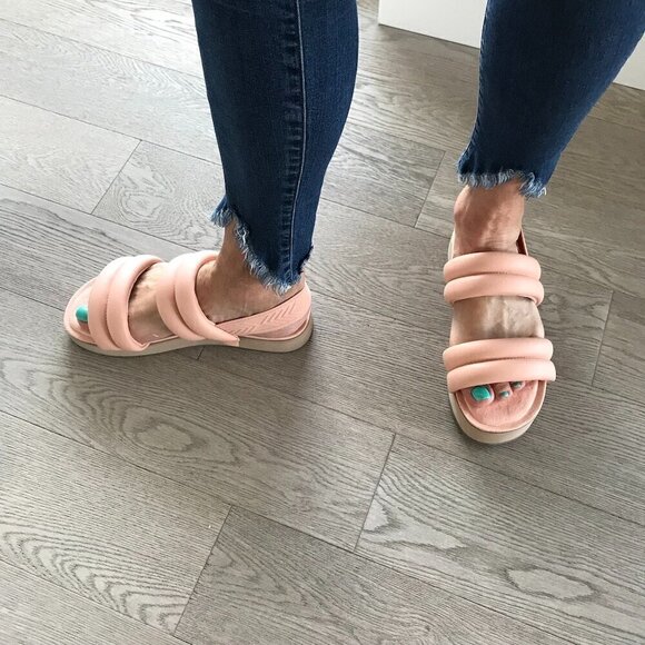 UGG's KOOLABURRA Anida Sandal in Almost Apricot with Tan platform & soles US8 - Picture 7 of 16